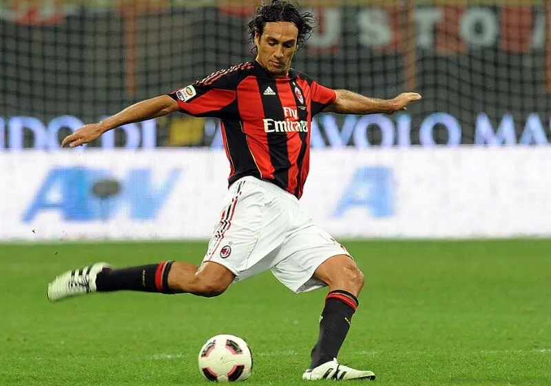 Nghệ Thuật xoạc bóng: Thanh lịch nhưng chết chóc