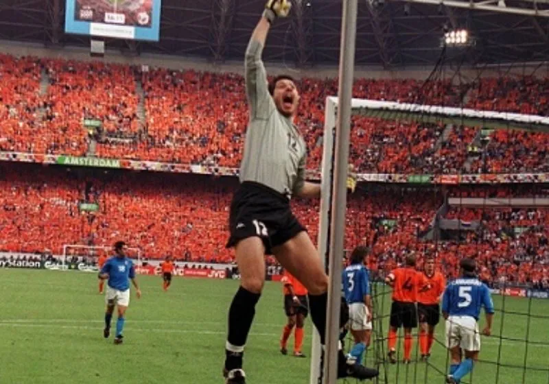 Euro 2000: Màn trình diễn để đời của Francesco Toldo