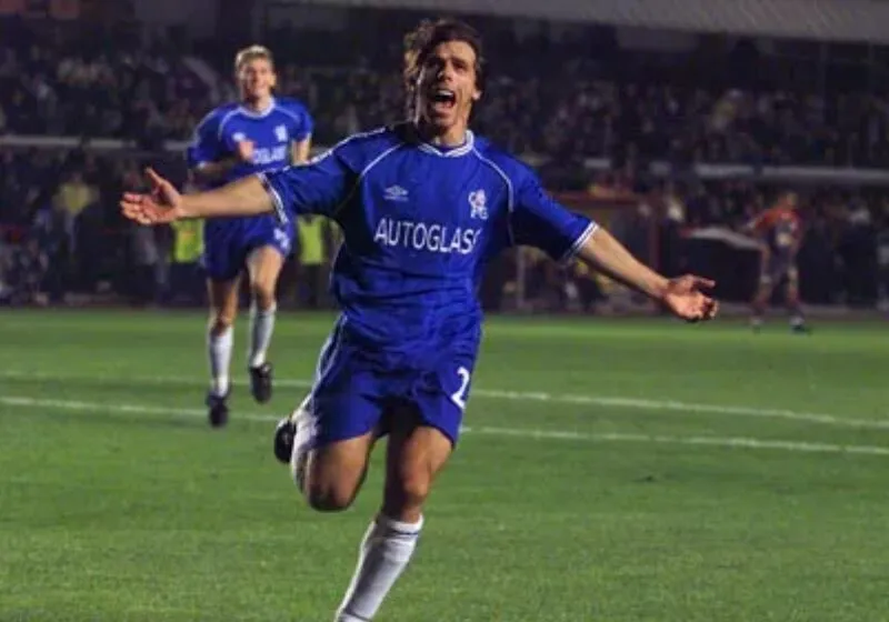 Dưới bóng của "Cậu bé vàng"